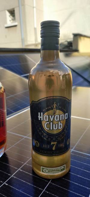 Havana Club: Rhum Cubain - Le rhum du Cuba Libre. Rhum ambré haut de gamme au caractère complexe, assemblage de rhums vieillis jusqu'à 5 ans dans les chais d'Havana Club, sous l'?il vigilant de Don José Navarro, premier Maestro Ronero (Maître Rhumier) Havana Club